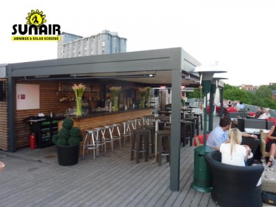 Pergola%20awning%20with%20heaters%20at%20restaurant%20bar.JPG